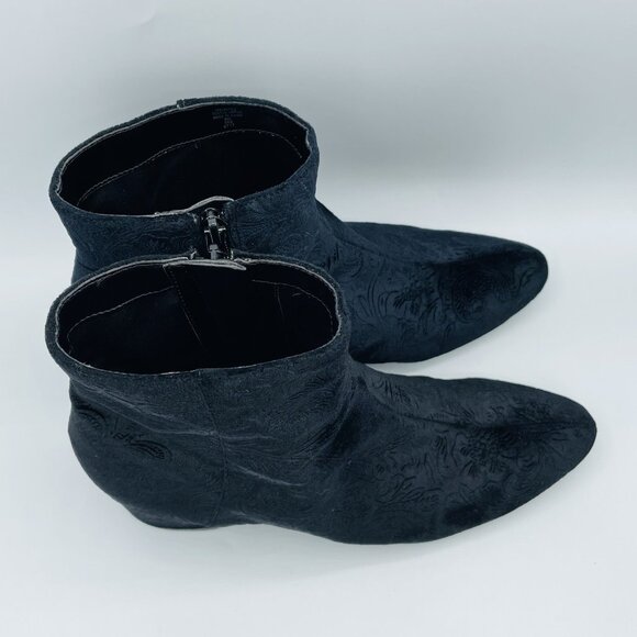 Unisa Shoes Womens Size 8 M Black Embossed Heels Ankle Booties Zip Velvet - Picture 3 of 12